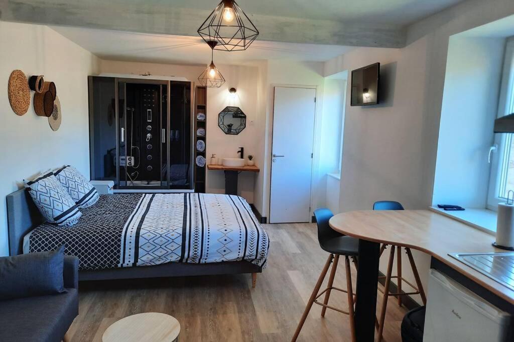 Studio Avec Vue Sur La Vezere Uzerche Esterno foto